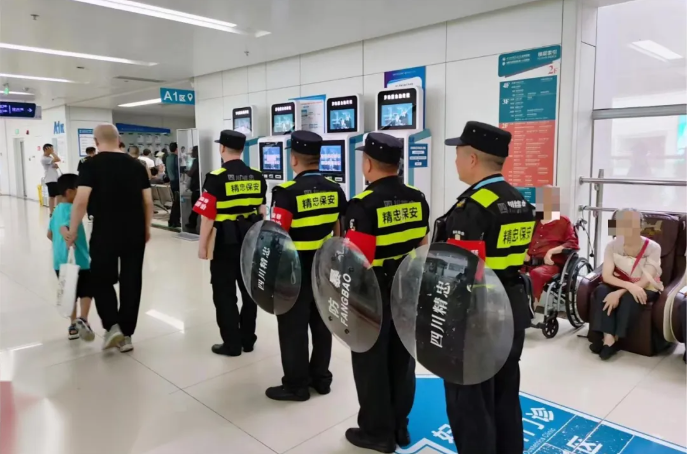 在執勤中遇到警情該如何報告？